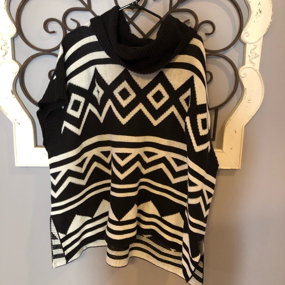 Black/White Aztec Print Sweater Poncho